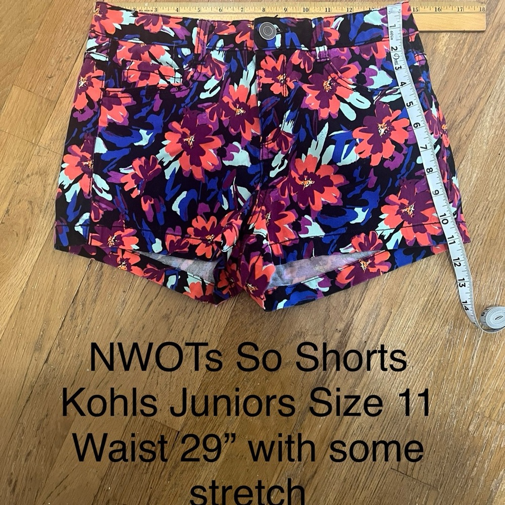 NWOTs Floral Print Juniors Shorts size 11